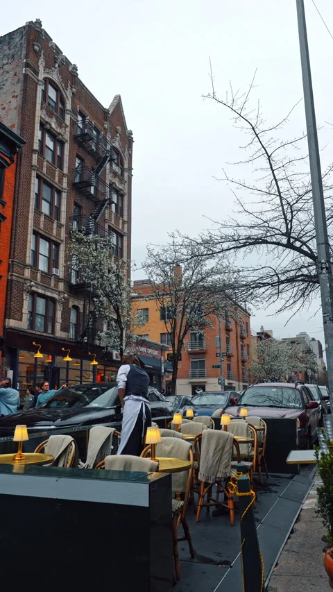 Sidewalk Cafe Terrace with Server Hell's Kitchen Manhattan 스톡 동영상 335415909