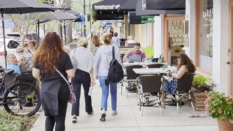 Sidewalk cafe in Winter Park Video stock 221396470