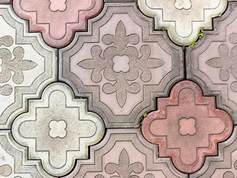 Sidewalk paved with rectangular red, white and gray tiles in perspective Foto stock