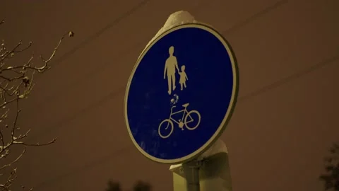 Sidewalk Sign In The Winter Stockbeeldmateriaal 169791284