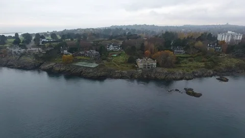 Sideways drone flight of house next to sea Video stock 127003366