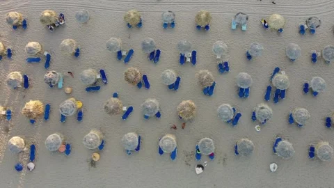 Sideways Drone Shot of Organized Beach with Umbrellas, Parasol and Sunbeds 스톡 동영상 292248510