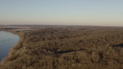 Sideways flight showing vast midwest forest then revealing large river 스톡 동영상 112106063
