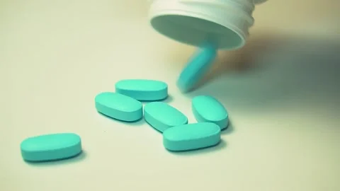 Sideways pan on oxycodone, the generic name for a range of opoid pain killing Stock-Footage 144564590