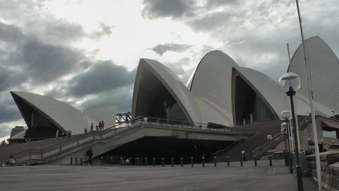 Sidney real time and time lapse 動画素材 121684405