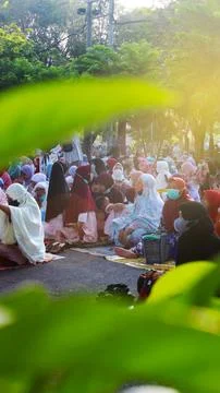 Sidoarjo, East Java, Indonesia April 10 2024 Many people women pray Eid 스톡 사진