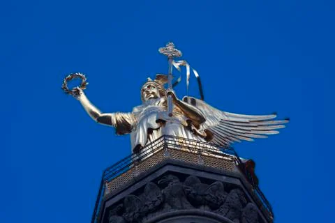 Siegessaeule (goldelse) in berlin at evening Stock Photos