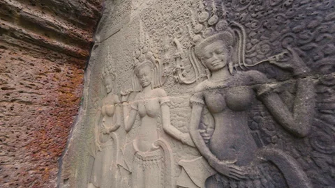 SIEM REAP, CAMBODIA - OCTOBER 27, 2025: Inside Angkor Wat, Stock Footage 323394251