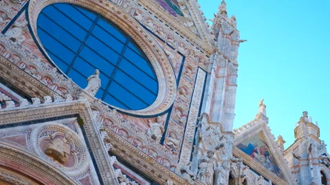 Siena cathedral facade showing its rose window and statues 스톡 동영상 331716537