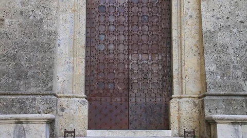 Siena, main Gate of Monte dei Paschi Bank in Piazza Salimbeni Stock Footage 71117117