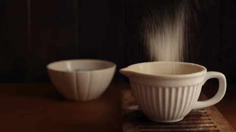 Sifting Flour 1 動画素材 96112259