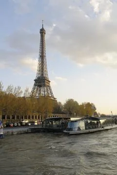 Sightseeing boats in front of the Eiffel Tower, Paris, le-de-France, France Stock Photos