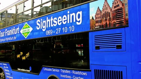 Sightseeing bus waiting for the passengers at the station. Video stock 152952647
