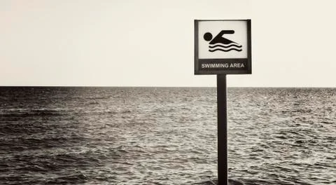 Sign can float on the sea beach in black and white Foto stock