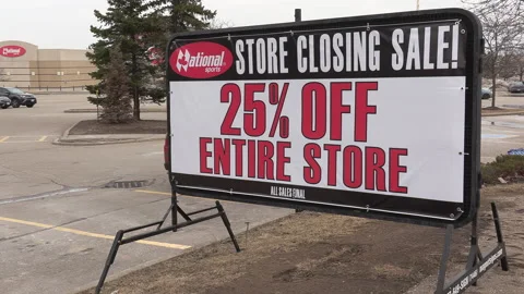 Sign on closing retail store during COVID pandemic recession Vídeo Stock 150363686