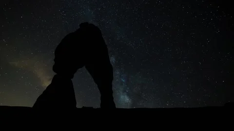 A sign in the dark Vídeos de archivo 156846101