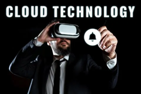 Sign displaying Cloud Technologystoring and accessing data and programs over Foto stock