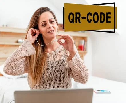 Sign displaying Qr Code. Word Written on the trademark for a type of matrix Foto stock