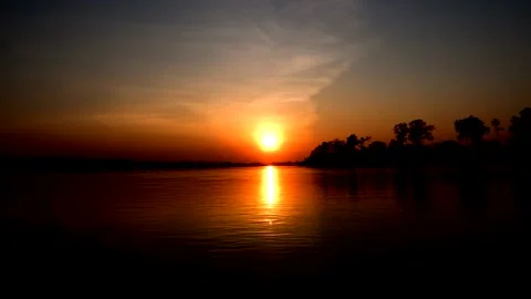 A sign in front of a sunset Видео 156845974