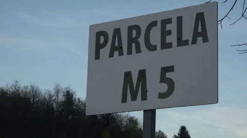Sign indicates number of parcel at graveyard Srebrenica memorial center 動画素材 85451493