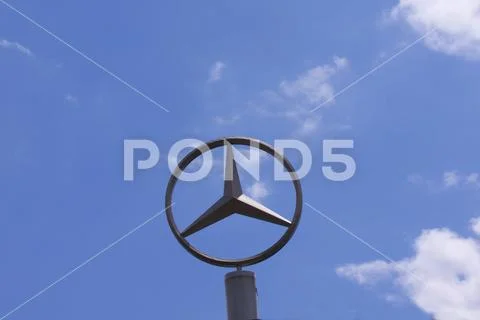 Sign with the logo of Mercedes-Benz Daimler AG. Stock Photos
