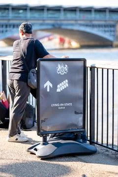A sign for the Lying in State queue along the South Bank of the River Thames Stock Photos