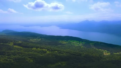 A sign with a mountain in the background 库存影片 156842844