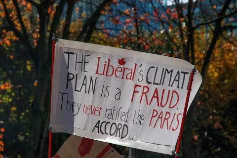 A sign that reads 'The Liberal's Climate Plan is a Fraud' as part of the cl.. Stock Photos