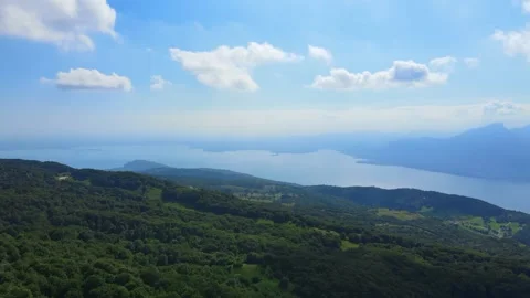 A sign on the side of a mountain Vídeo Stock 156842823