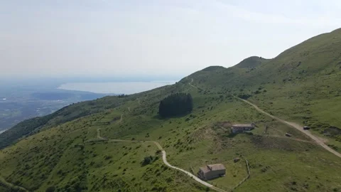 A sign on the side of a mountain Vídeo Stock 156843043