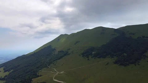 A sign on the side of a mountain 库存影片 156843053