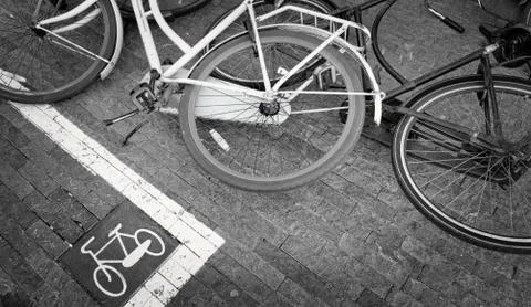 Sign with text Please do not park bicycles here Stock Photos