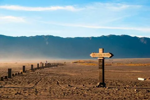Sign towards Bromo mountain, Java, Indonesia Sign to mount Bromo at platea... Stock-Fotos