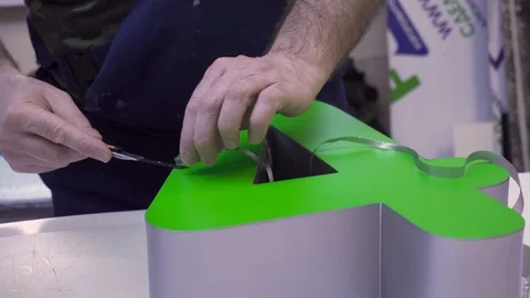 Signboard assembly 库存影片 128902754