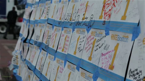 Signed notes to the marathon bombing victims Vídeos de archivo 23237241