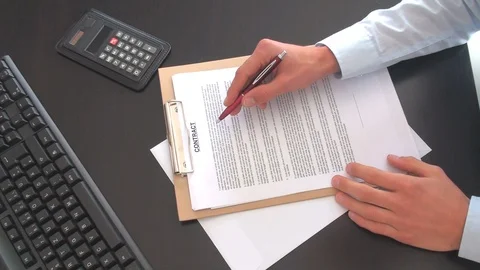 Signing a contract Vidéo 85686958