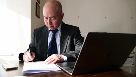 Signing a contract. Stock Footage 171123448