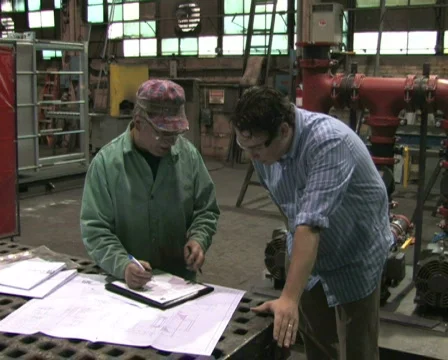 Signing Document in Factory Vidéo 284824
