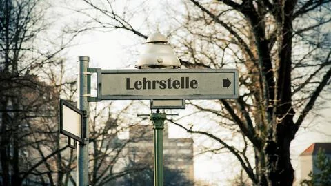 Signposts the direct way to Apprenticeship Stock Photos