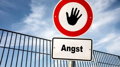 Signposts the direct way to Courage versus Fear - Bildmontage An image wit... 스톡 사진