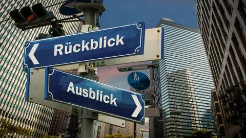 Signposts the direct way to foresight versus review Stock-Fotos