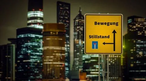 Signposts the direct way to Movement versus Standstill - Bildmontage An im... Fotos Stock