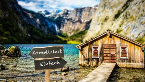Signposts the direct way to Simple versus Complicated 库存照片