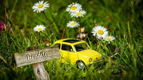 Signposts the direct way to yield Stock Photos