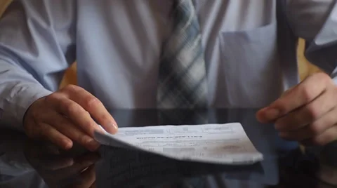 Signs the document Vídeo Stock 34668354