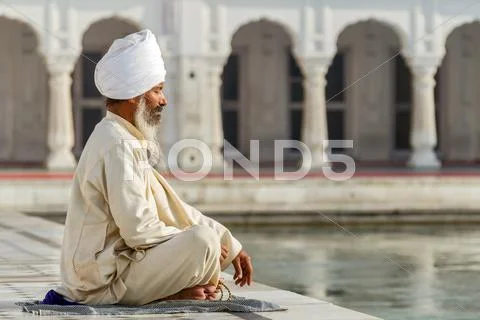 Sikh in a obliteration prayer Stock Photos