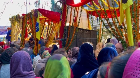 Sikh procession celebrating Guru Gobind Singh Jayanti 스톡 동영상 299792029