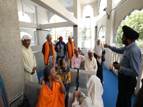 Sikh-talking-to-visitors-at-Gurudwara-temple Stock Footage 81113270