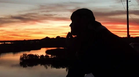 Silhouett of man thinking Vídeos de archivo 45299053