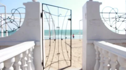 Silhouette on a beach 動画素材 61589620